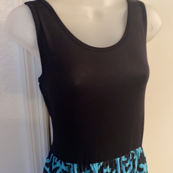 NWT long dress with pockets. Size X-small.  Does have some give. - Picture 6 of 9